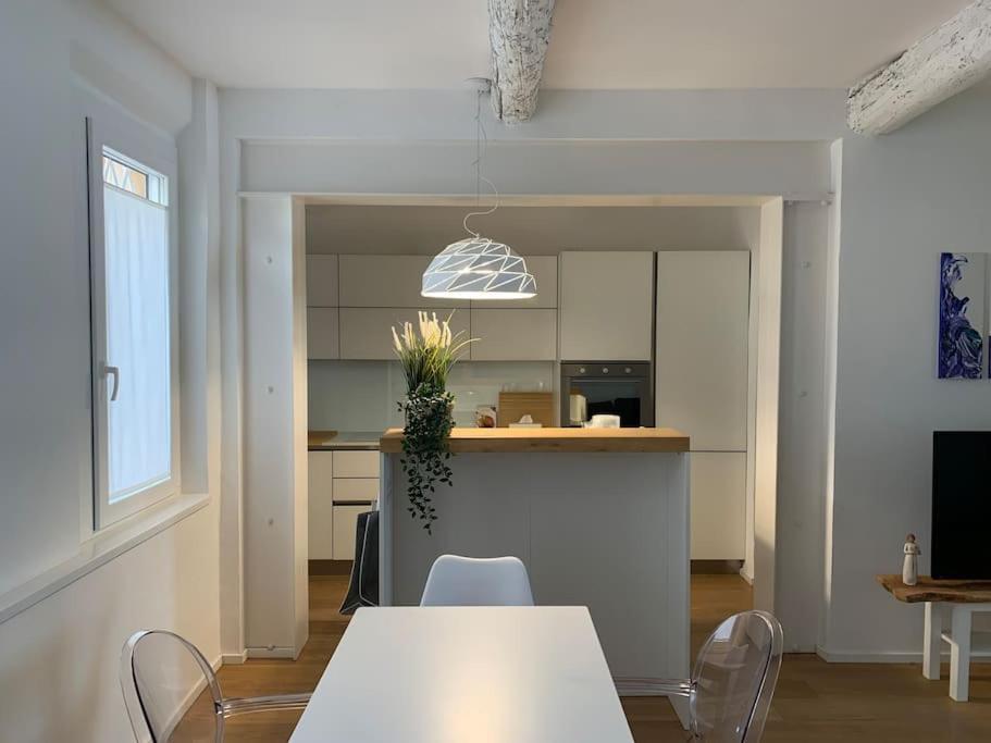 Interno4Home: In Centro Storico Con Posto Auto Ferrara Exterior photo